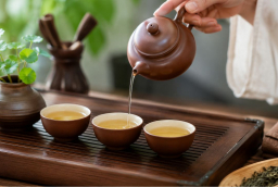 Vì sao khi uống trà không nên rót đầy chén?
