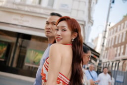 Bà xã giải thích lý do vì sao Chi Bảo thường xuất hiện với gương mặt lạnh lùng