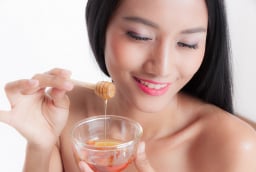 5 công thức mặt nạ mật ong giúp dưỡng ẩm, làm dịu và cải thiện làn da ngay tại nhà