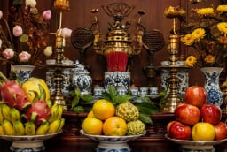 Có nên trang trí hoa khô, hoa quả giả trên ban thờ?