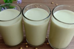 5 người không nên uống sữa đậu nành