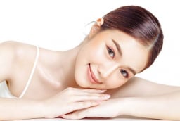 Bronzer là gì? Cách chọn và sử dụng cho lớp makeup ấm áp, tự nhiên