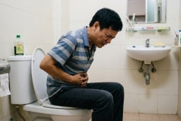 Nên ngồi bồn cầu trong bao lâu? Cảnh báo từ bác sĩ tiêu hóa