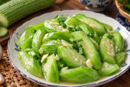 Cách xào mướp xanh như ngọc: Thêm 1 bước trước khi cho vào chảo, ai cũng khen