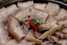Cách luộc thịt lợn mềm mọng, không hôi