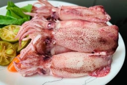 Cách luộc mực giòn sần sật, ngọt lừ