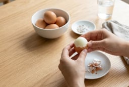 Cách luộc trứng dễ bóc vỏ: Chỉ cần thêm một gia vị đặc biệt
