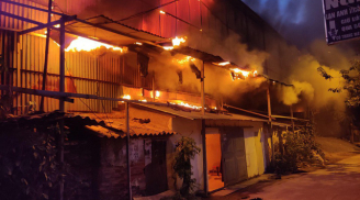 Nhà máy phích nước Rạng Đông chìm trong biển lửa, cháy lan sang công ty Động Lực