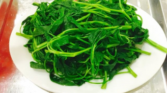 Luộc rau muống xanh giòn, nhân đôi chất dinh dưỡng chỉ cần cho thêm một thứ này vào nồi nước