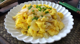 Mẹo xào trứng với hành tây thơm ngon tuyệt hảo, cho bữa sáng nhanh gọn chỉ mất vài phút