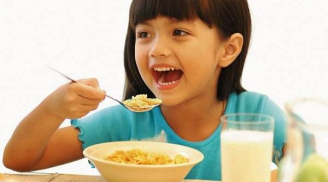 4 thói quen sai lầm khi cho bé ăn sáng khiến con chậm lớn, dễ rối loạn tiêu hóa