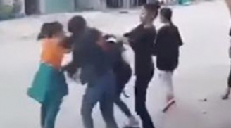 Nữ sinh lớp 11 bị nhóm người vây đánh hội đồng đến nhập viện