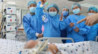 Hai bé song sinh dính liền sau phẫu thuật: Trúc Nhi vẫn phải thở máy