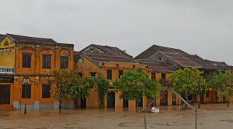 Miền Trung mưa lớn gây ngập, phố cổ Hội An 'thất thủ'