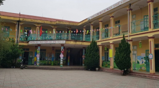 Giáo viên mầm non bỏ quên bé 3 tuổi trong nhà vệ sinh bị chuyển xuống làm việc nhà bếp