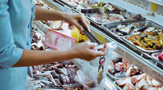 Nhân viên bán hàng tiết lộ: Những đồ ăn chứa đầy vi khuẩn trong siêu thị, không đảm bảo vệ sinh chớ dại mua