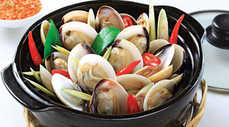 Hấp ngao cứ cho một loại lá gia vị này vào, đảm bảo thơm ngon gấp bội