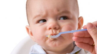 Hậu quả đáng ngại khi ba mẹ cố ép trẻ ăn, nhiều người vẫn làm mà không hề để ý