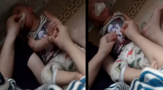 Bé trai 11 tháng tuổi nghi bị cô giáo bạo hành, nhét giẻ vào miệng mặc bé giãy giụa, khóc khản tiếng
