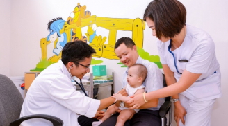 Dịch bệnh bùng phát mạnh, có nên trì hoãn tiêm chủng cho con?