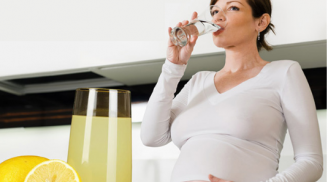 Bà bầu có nên uống nước chanh không? Uống vào giờ nào là tốt nhất cho cả mẹ và thai nhi?