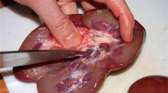 Đổ 1 chén rượu trắng vào cật lợn theo cách này không sợ mùi lại giúp món ăn thơm ngon gấp bội