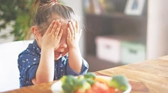 4 sai lầm phổ biến của cha mẹ khiến trẻ biếng ăn, chậm lớn