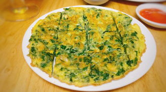 Đừng vội cho ngải cứu vào trứng, làm theo cách này thơm ngon gấp bội lại không lo đắng