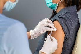 Bộ Y tế: Người lao động đã tiêm đủ liều vắc-xin không cần xét nghiệm Covid-19