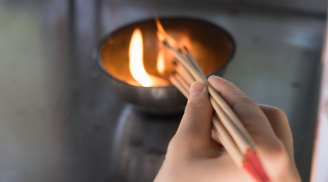 Vì sao người Việt kiêng thắp hương nhang số chẵn lên bàn thờ?