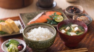 Người Nhật luôn duy trì 4 thói quen khi ăn tối: Giảm béo phì, ngủ ngon, sống thọ
