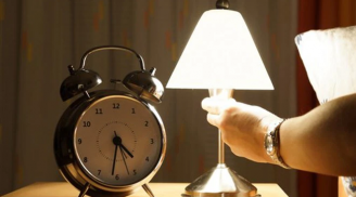 Ngủ bật đèn ảnh hưởng tới sức khỏe sinh lý hay không?