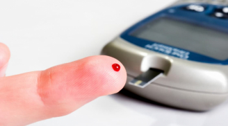 1 ngứa, 2 tê, 3 nhiều là dấu hiệu lượng đường trong máu tăng cao vượt trội, BS khuyên làm ngay 3 việc