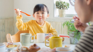 Ăn sáng đúng giờ có tác dụng gì cho sức khỏe của trẻ?