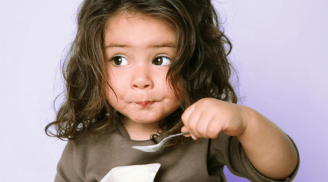 Cho trẻ ăn sữa chua để tăng cường tiêu hóa là đúng hay sai?