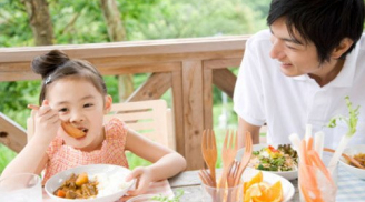 Trẻ biếng ăn mẹ đừng vội mua thuốc bổ: Bổ sung những dưỡng chất này giúp trẻ ăn ngon miệng hơn