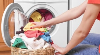 Không phải do máy giặt, đây là 3 thói quen khiến quần áo càng giặt càng bẩn, chị em ai cũng mắc phải
