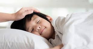 Trẻ đi ngủ sớm và muộn có sự khác biệt khi lớn lên: Không chỉ thấp còi mà còn giảm IQ đáng kể