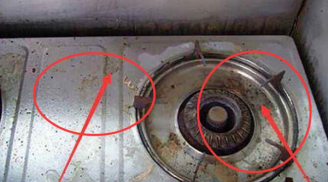 Bếp đun lâu bám đầy dầu mỡ, rắc thứ này 5 phút là sạch bong như mới