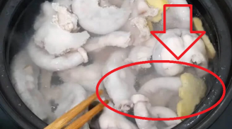 Thả thứ này vào nồi, lòng lợn luộc vừa trắng vừa giòn sần sật, cả nhà ai cũng khen