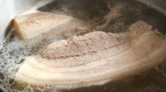 Để thịt lợn luộc trắng tinh đào thải sạch mọi độc tố cứ làm theo cách này: Đảm bảo nguyên chất an tâm ăn