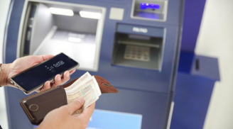 Rút tiền ở cây ATM bị nuốt thẻ: Làm ngay việc này để lấy lại nhanh, không cần chờ mở khóa