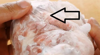 Thịt đông cứng trong tủ lạnh, lấy ra nhớ làm cách này để túi nilong không bị dính vào, thịt giã đông nhanh