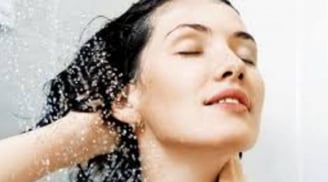 Gội đầu trước hay tắm trước mới đúng? Không muốn đột quỵ mùa đông hãy nắm điều này