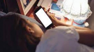 Khung giờ độc nhất trong ngày bạn không nên dùng điện thoại: Hỏng võng mạc, trầm cảm và gây K