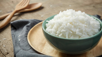 Nấu cơm nên vo gạo mấy lần là đủ, phần lớn mọi người đều làm sai cách khiến hạt cơm nhạt, kém ngon