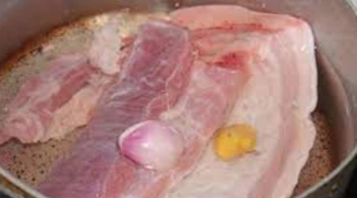 Thả 1 'thần dược' vào luộc thịt giúp loại sạch chất độc, hết mùi hôi, thịt mềm ngon ngọt