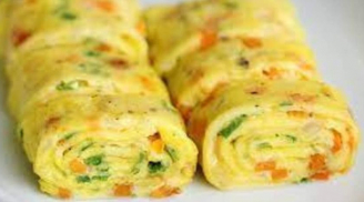 Rán trứng cho thêm vài giọt này trứng nở phồng, xốp, thơm ngon gấp đôi