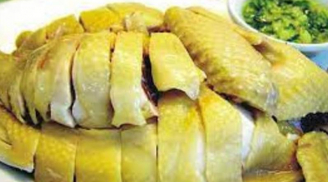 Luộc gà xong đừng vớt ra đĩa ngay, làm thêm 1 bước này thịt chắc, da giòn vàng óng, chặt không bị nát