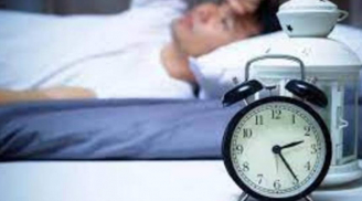 Cứ 2-3 giờ sáng lại tỉnh giấc, khó ngủ lại được: Có thể là dấu hiệu của 4 bệnh nguy hiểm sau